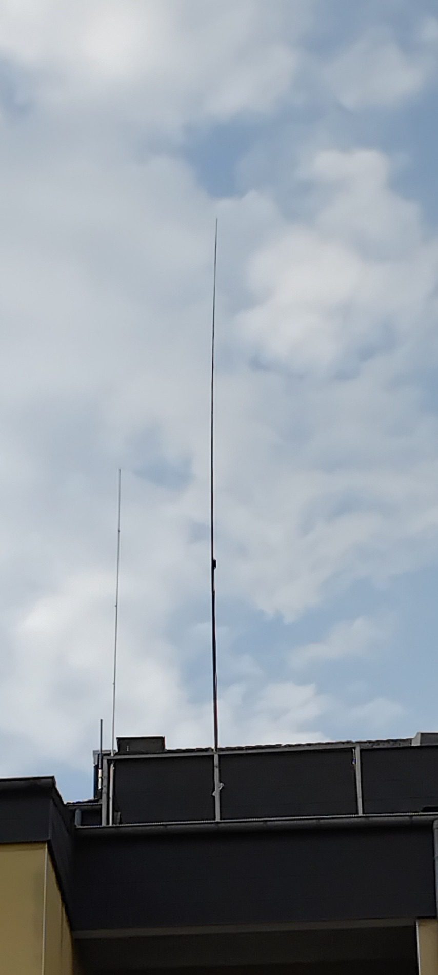 GFK Mast auf dem Dachbalkon